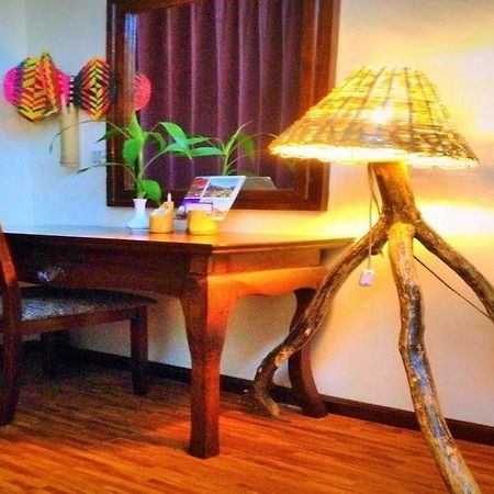 Mr Charles River View Lodge Hsipaw Esterno foto