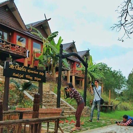 Mr Charles River View Lodge Hsipaw Esterno foto
