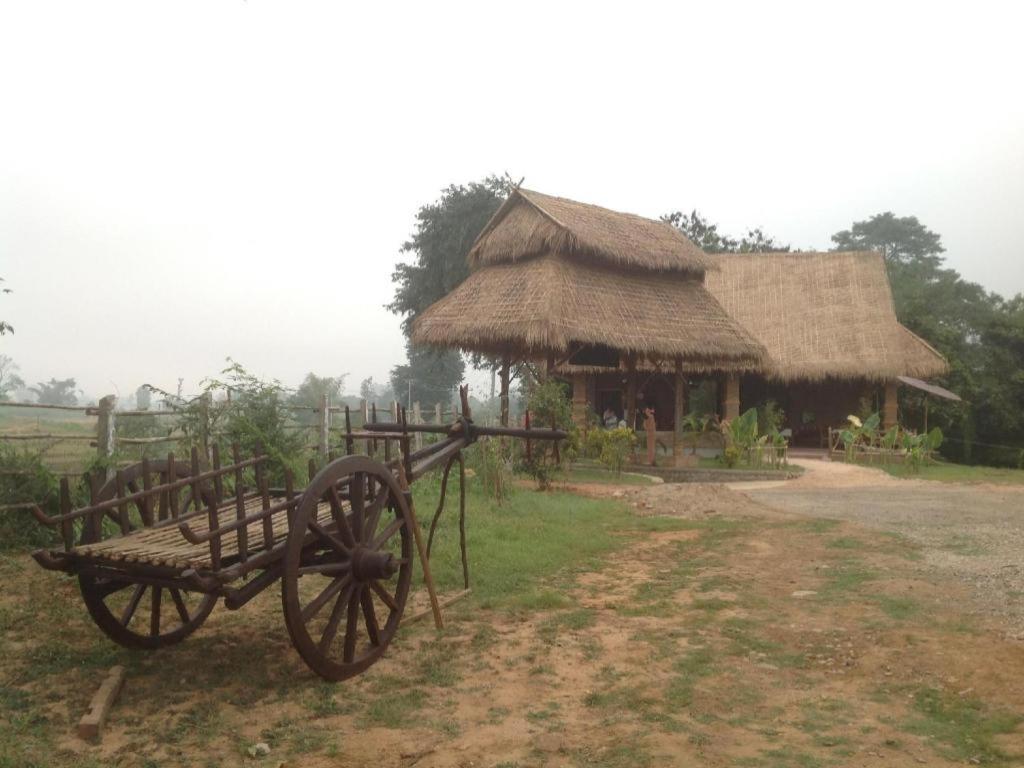 Mr Charles River View Lodge Hsipaw Esterno foto
