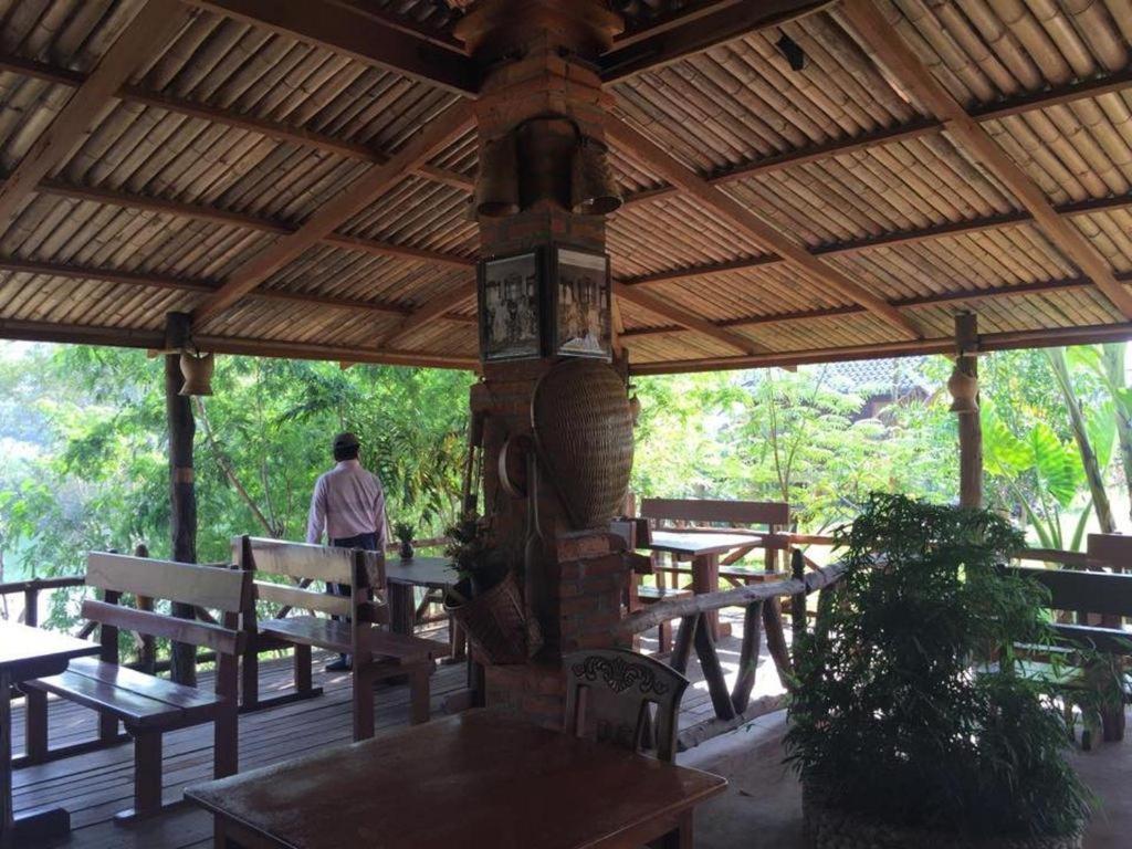 Mr Charles River View Lodge Hsipaw Esterno foto