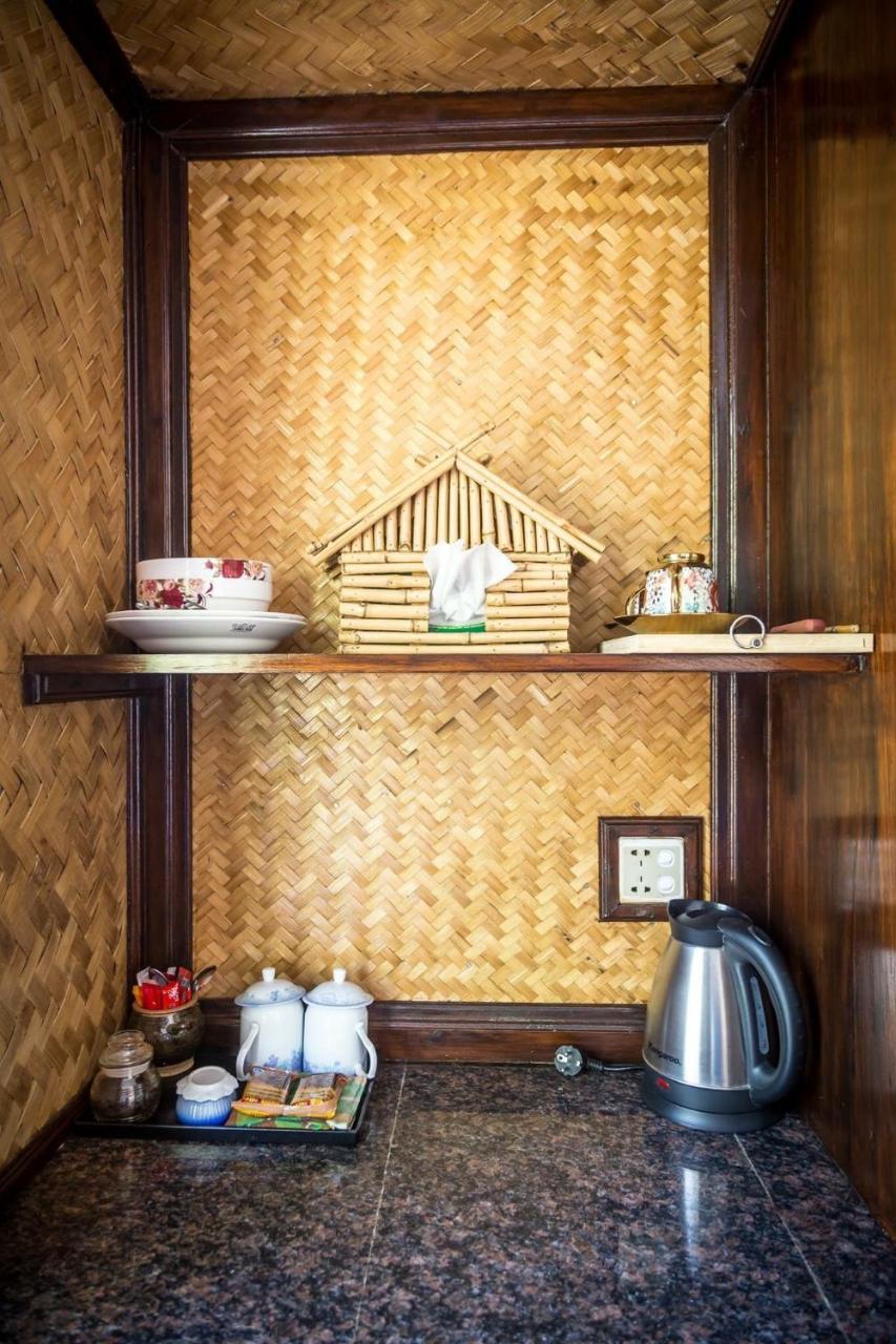 Mr Charles River View Lodge Hsipaw Esterno foto