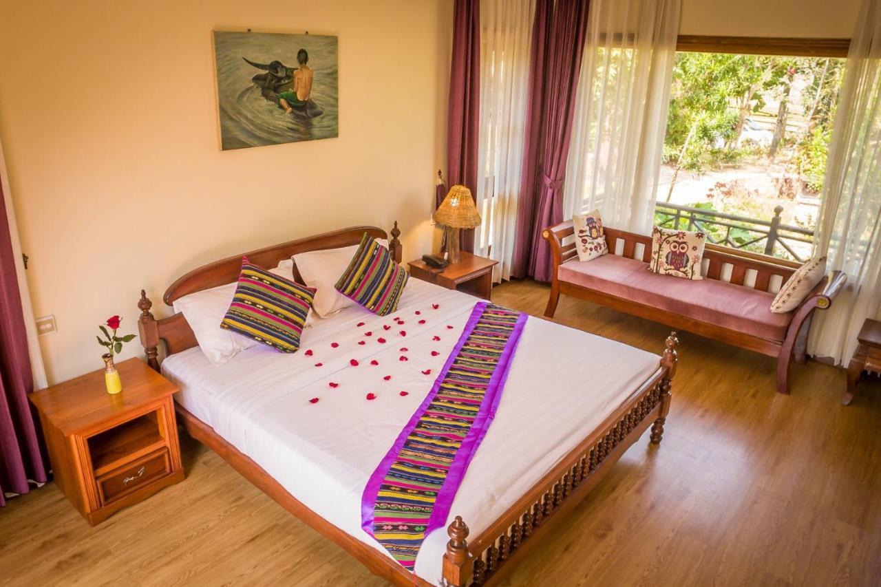 Mr Charles River View Lodge Hsipaw Esterno foto