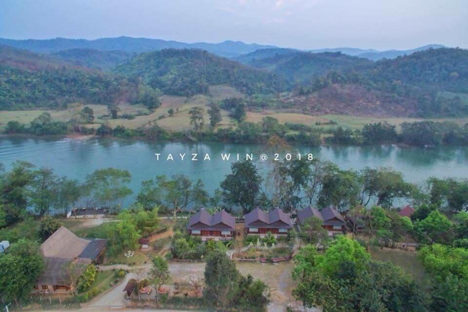 Mr Charles River View Lodge Hsipaw Esterno foto