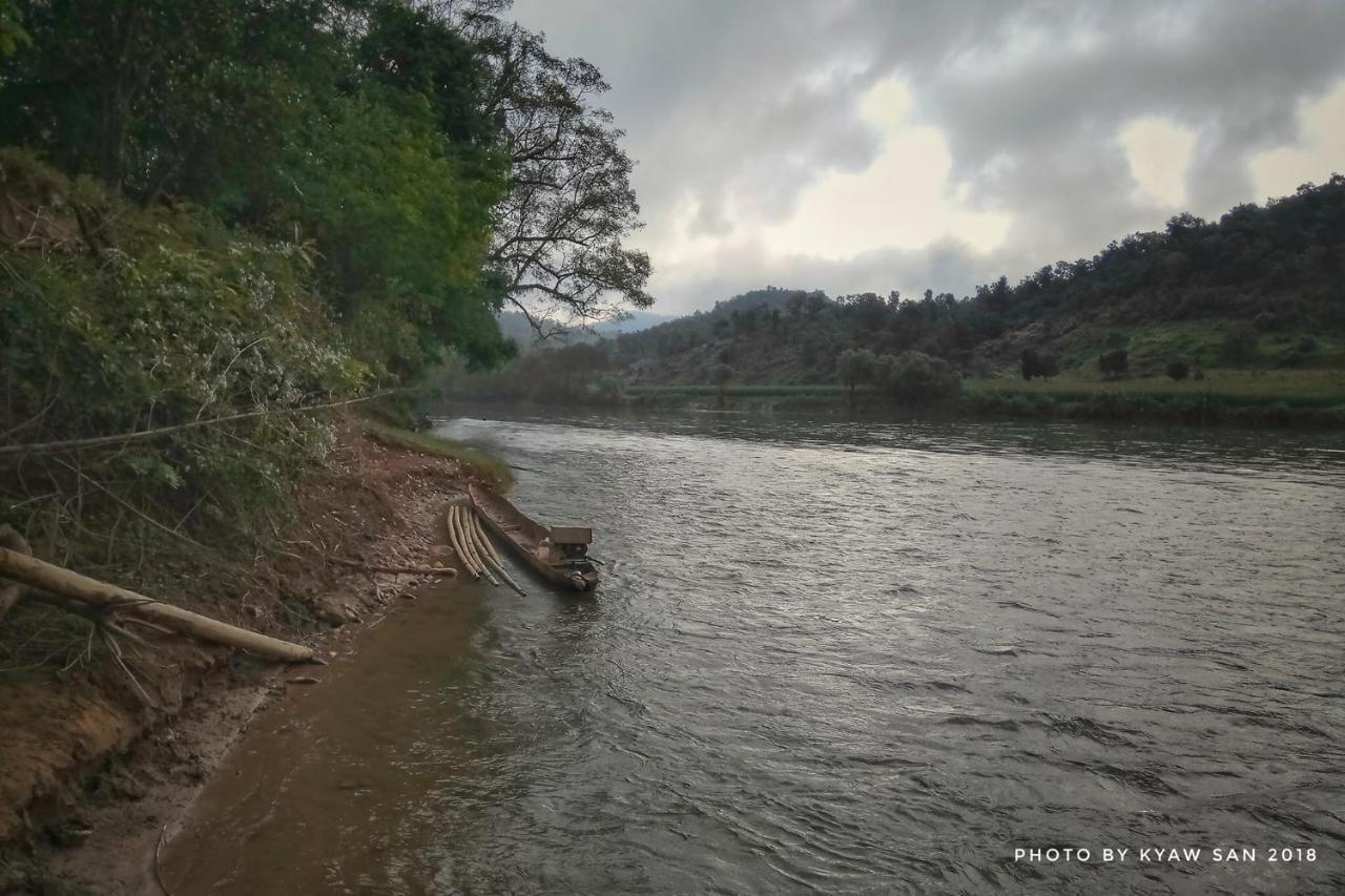 Mr Charles River View Lodge Hsipaw Esterno foto
