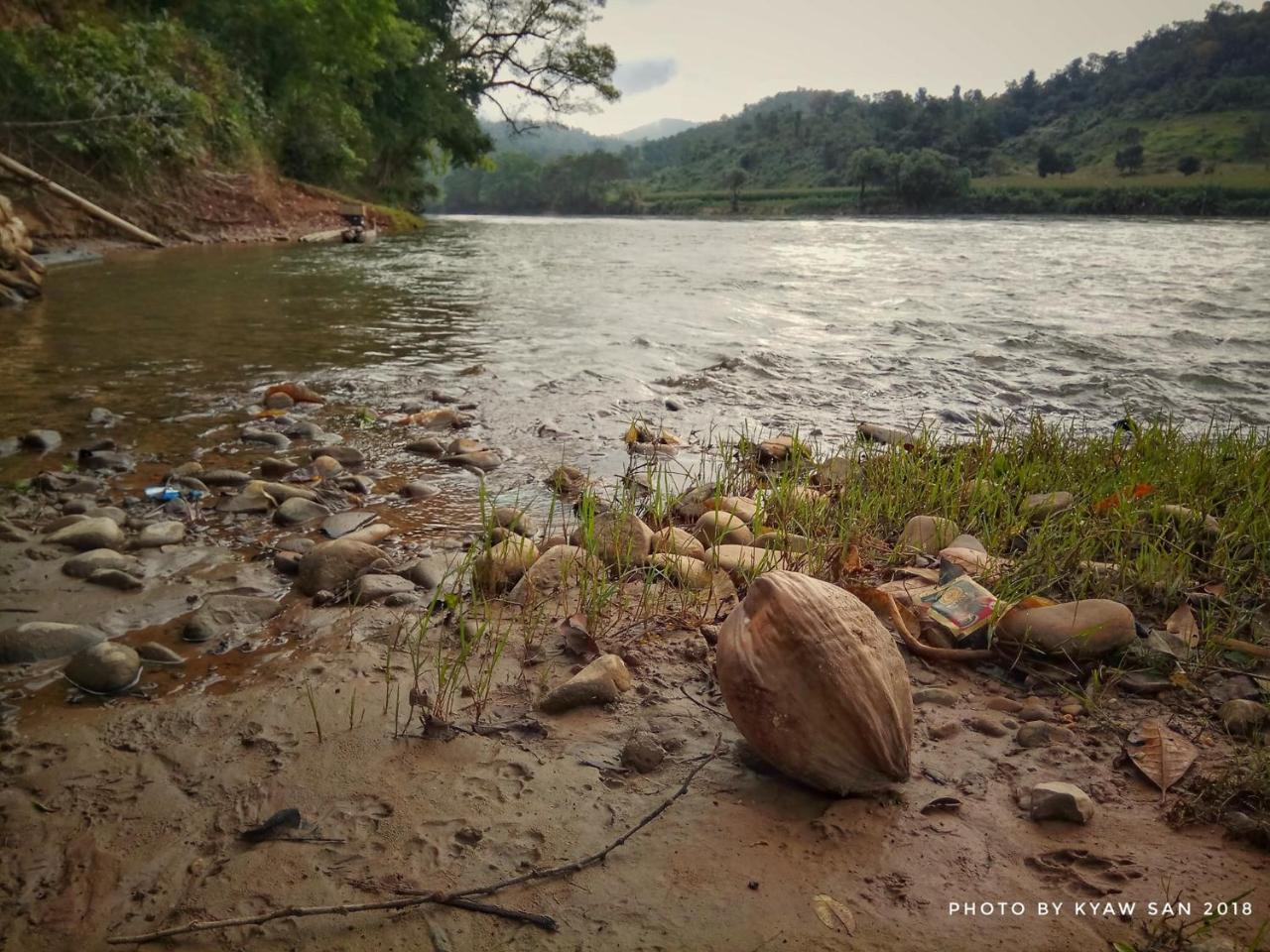 Mr Charles River View Lodge Hsipaw Esterno foto