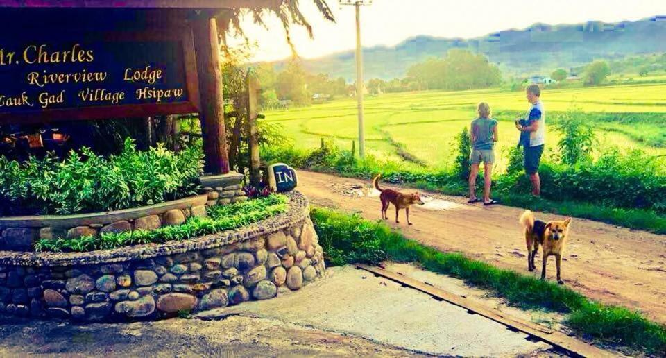 Mr Charles River View Lodge Hsipaw Esterno foto