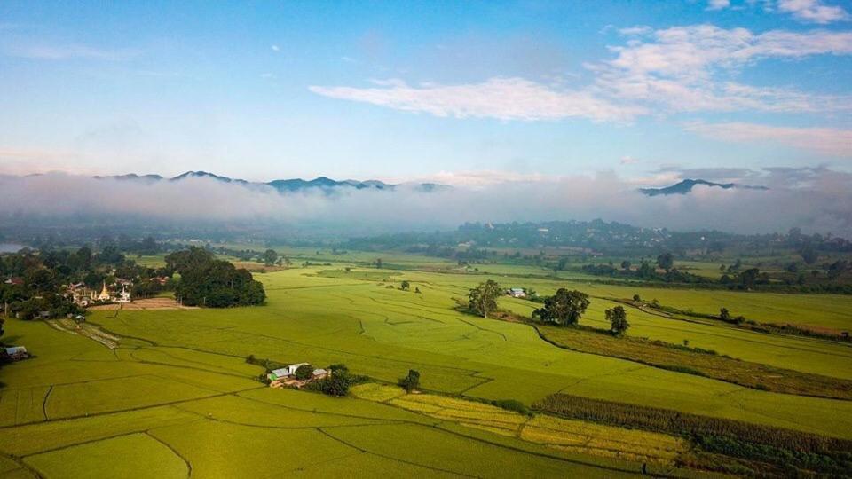 Mr Charles River View Lodge Hsipaw Esterno foto