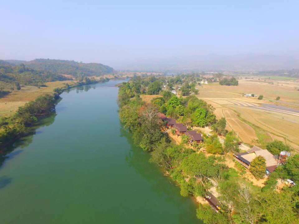 Mr Charles River View Lodge Hsipaw Esterno foto