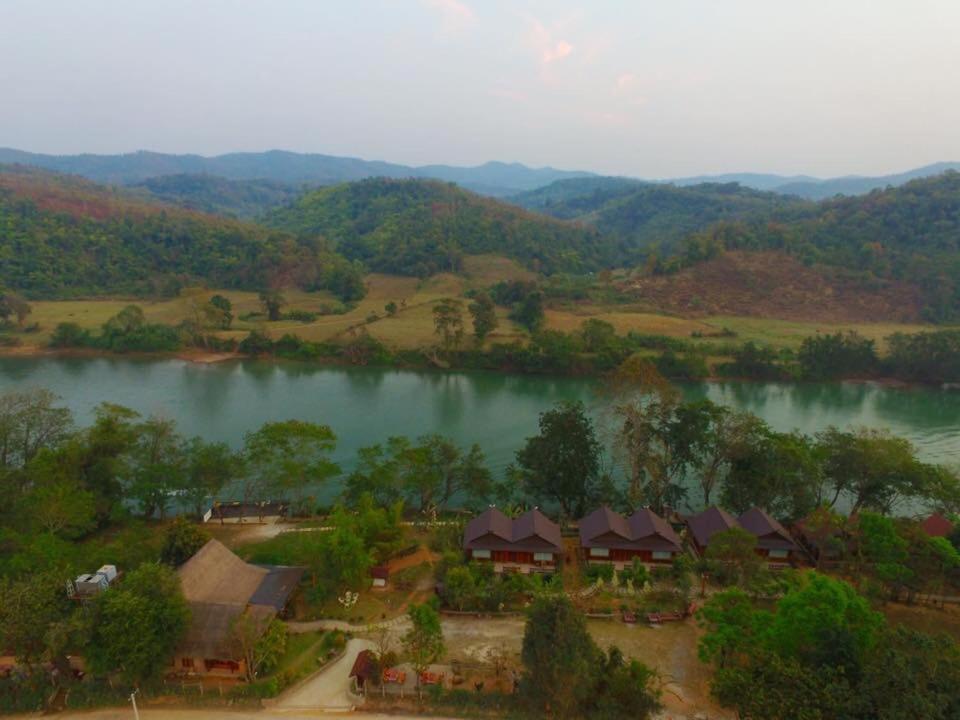 Mr Charles River View Lodge Hsipaw Esterno foto