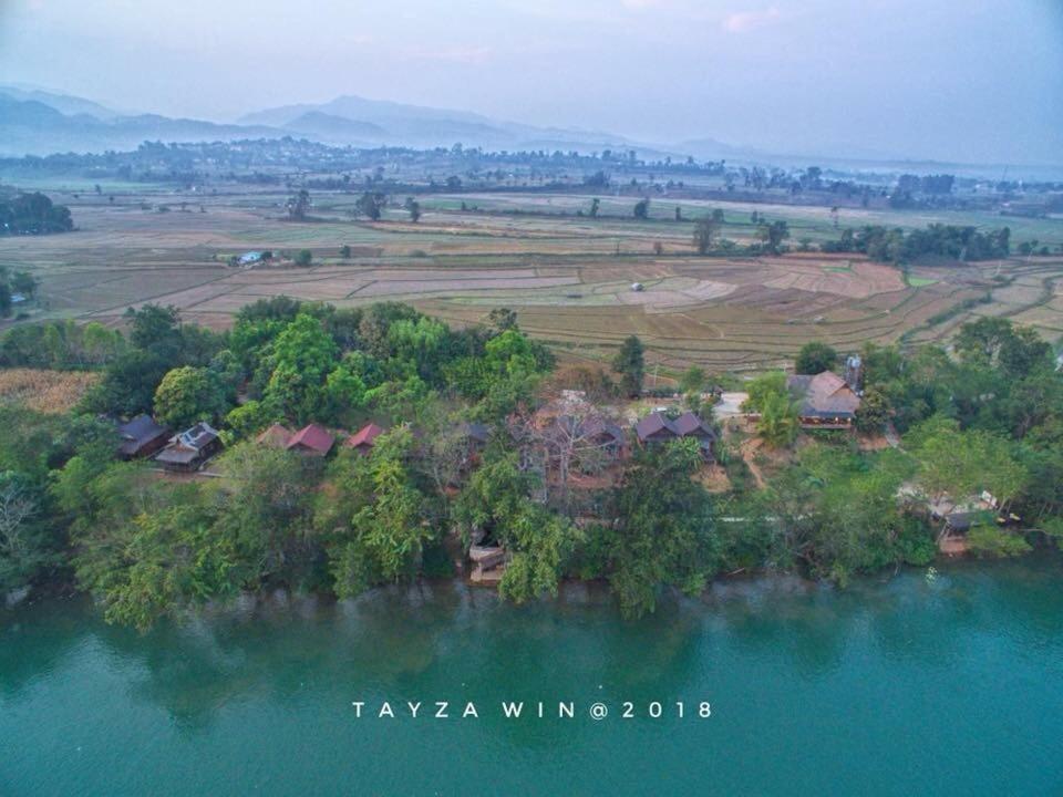 Mr Charles River View Lodge Hsipaw Esterno foto