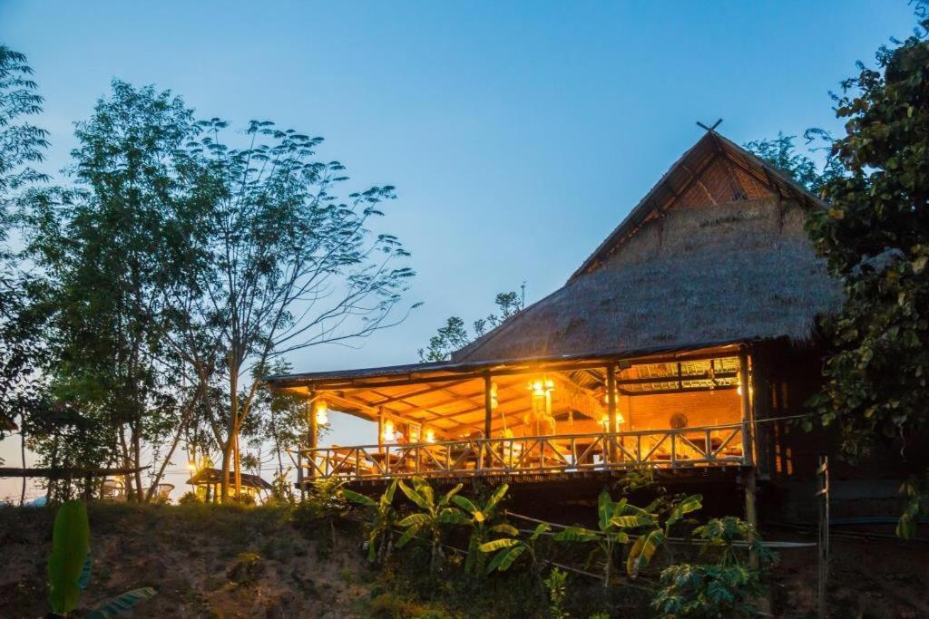 Mr Charles River View Lodge Hsipaw Esterno foto