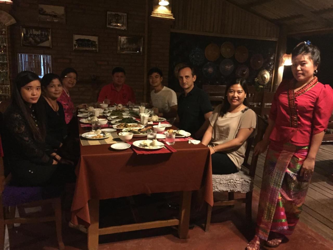 Mr Charles River View Lodge Hsipaw Esterno foto