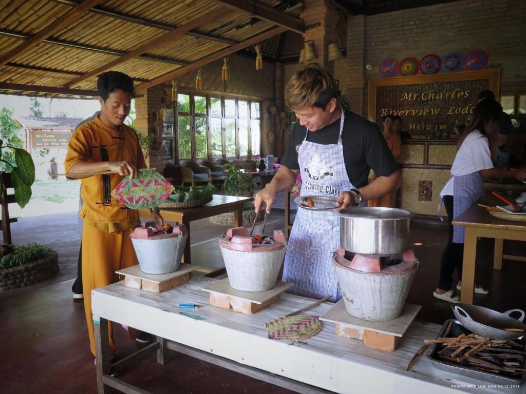 Mr Charles River View Lodge Hsipaw Esterno foto
