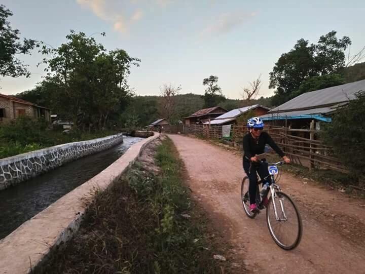 Mr Charles River View Lodge Hsipaw Esterno foto