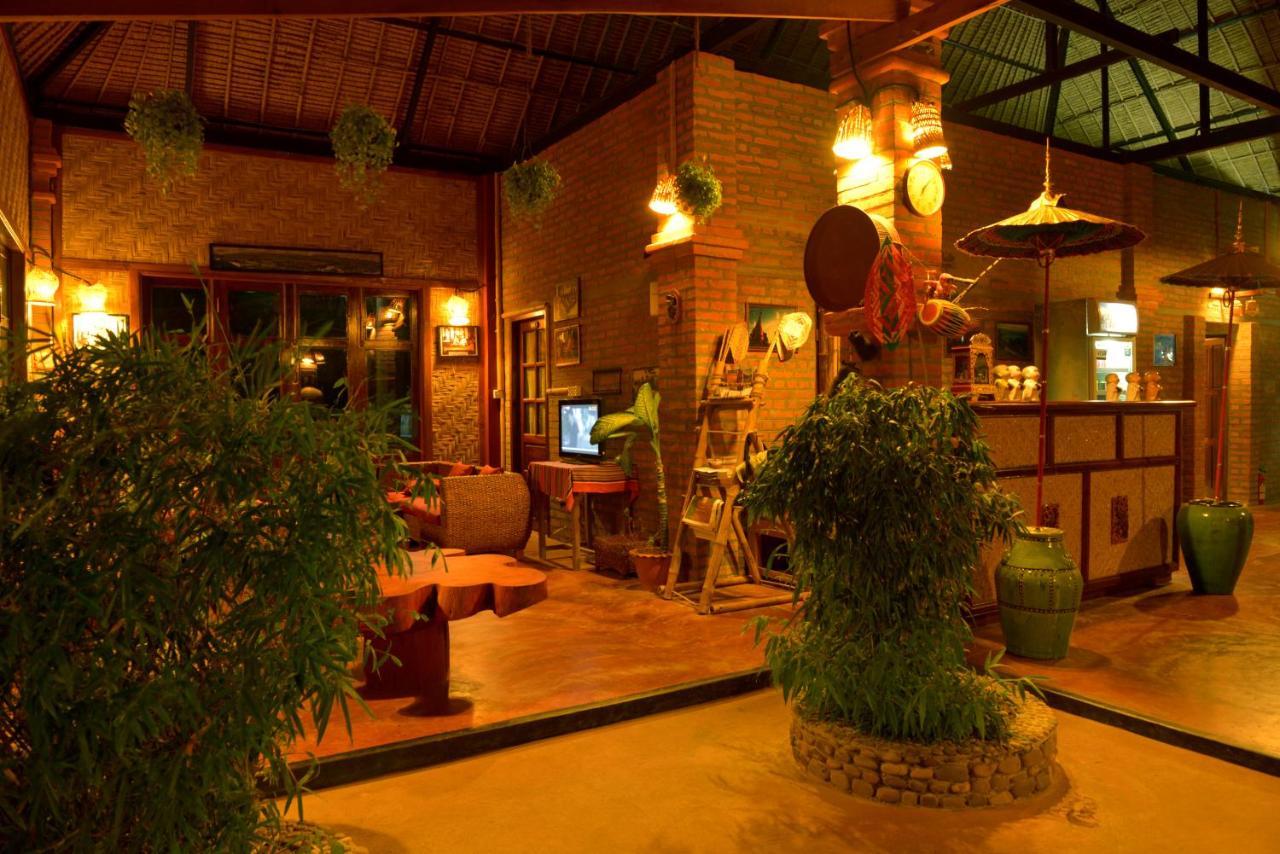 Mr Charles River View Lodge Hsipaw Esterno foto