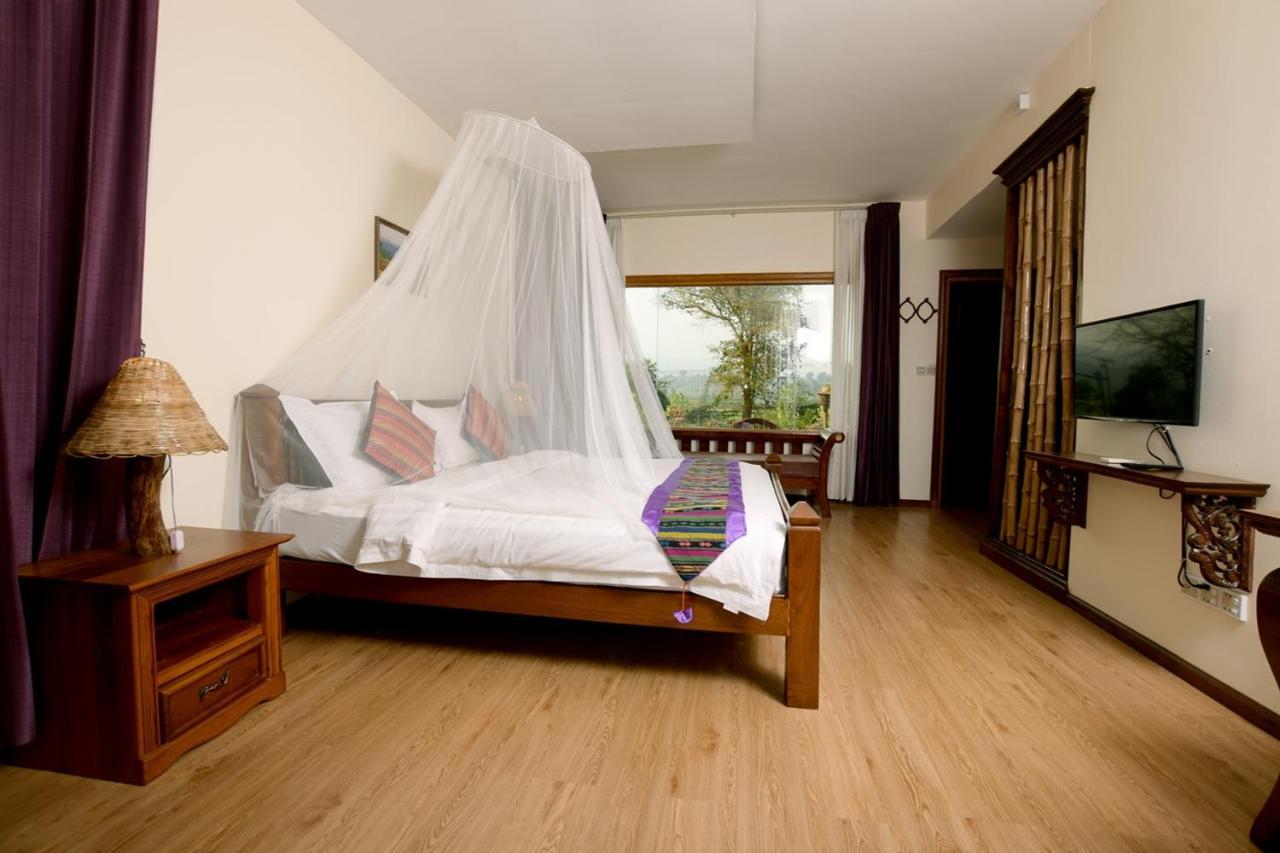 Mr Charles River View Lodge Hsipaw Esterno foto