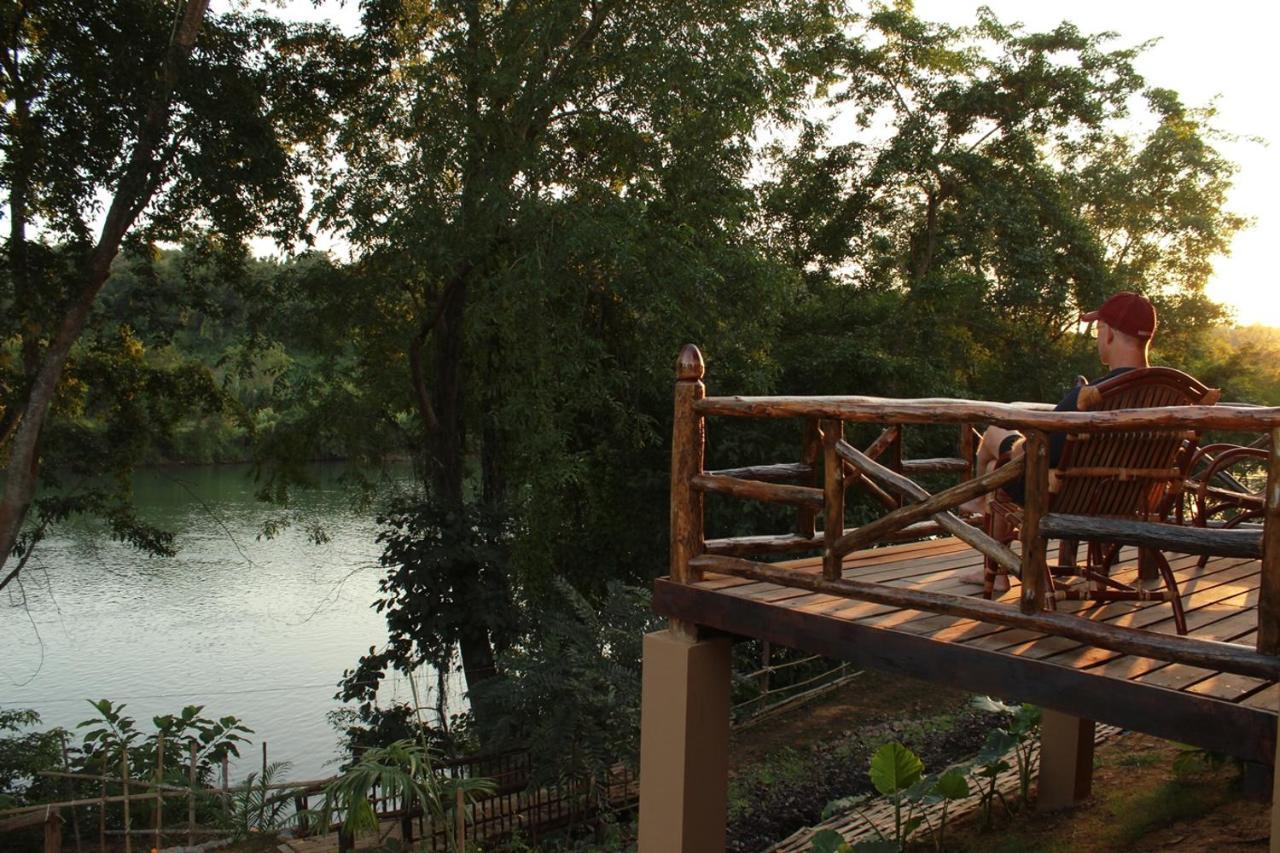 Mr Charles River View Lodge Hsipaw Esterno foto